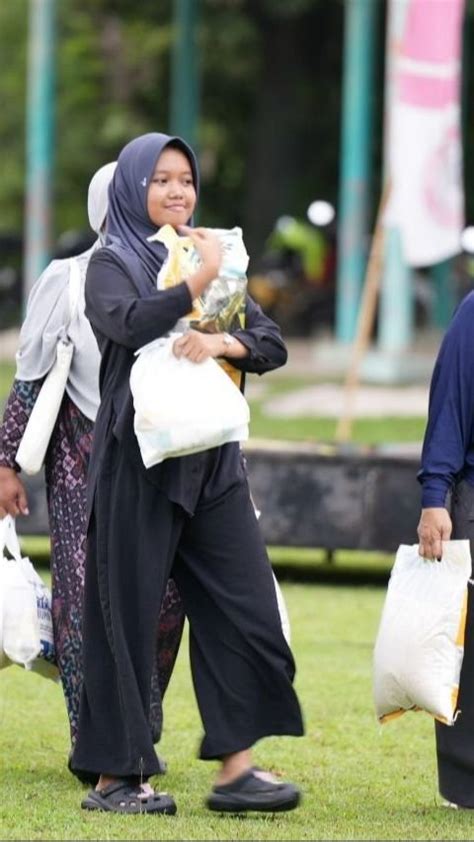 Bumn Semen Sebar Ribuan Paket Sembako Murah Jelang Lebaran