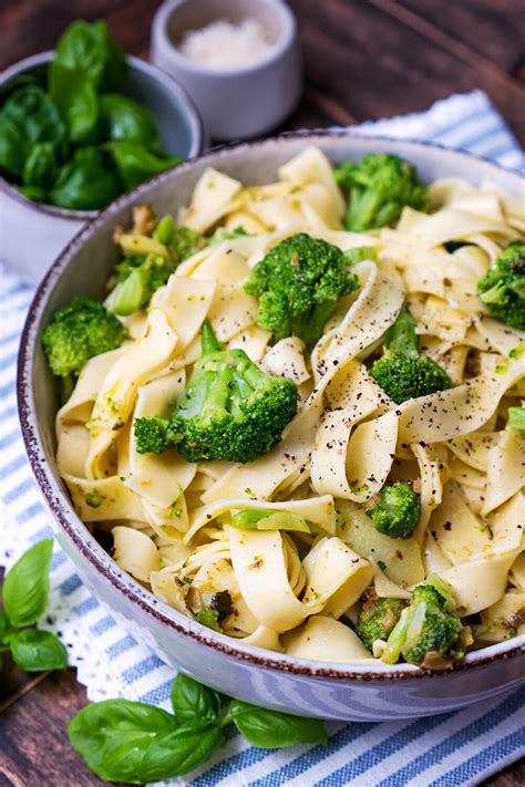 Schnelle Nudeln Mit Waln Ssen Parmesan Und Gegrillter Paprika