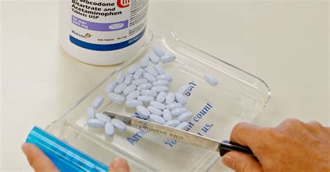 Scientists close in on non-addictive opioid painkillers