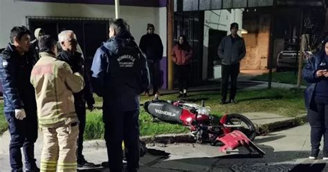 Accidente Entre Una Moto Y Un Autom Vil Dej Dos Personas