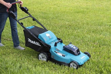 Makita 21 Inch Self Propelled Lawn Mower Review XML11 PTR