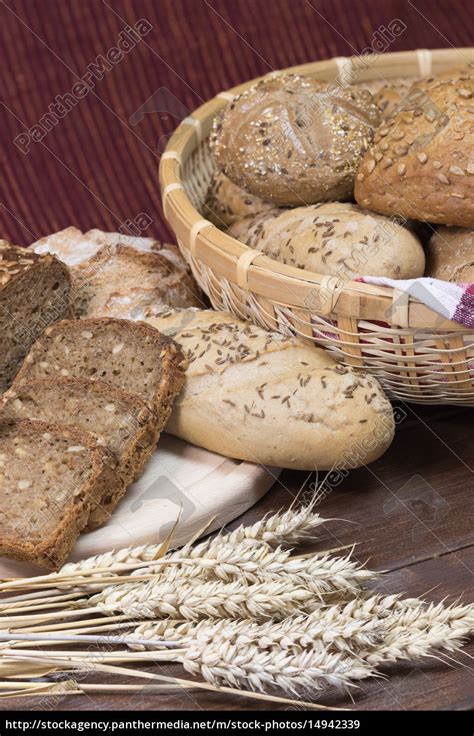 Vollkornbrot Und Geb Ck Lizenzfreies Bild Bildagentur