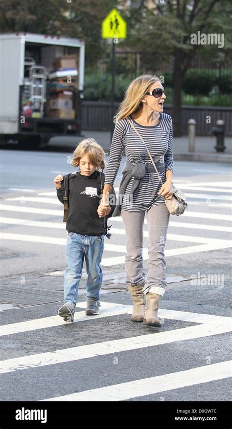 Sarah Jessica Parker Se Prom Ne Avec Son Fils James Wilkie Broderick