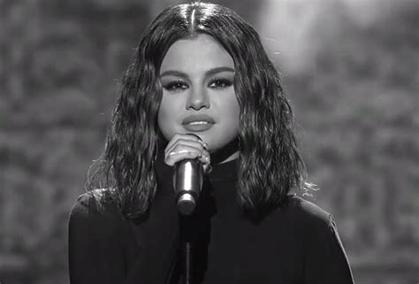 Watch Selena Gomezs Performance At The Amas 2019 Video Tvline