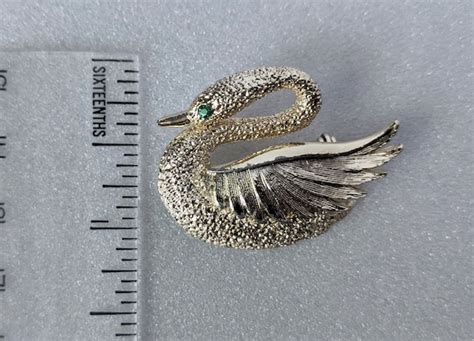 Vintage Gerry S Textured Gold Tone Swan Brooch Green Gem