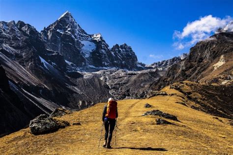 Barang Yang Wajib Dibawa Saat Mendaki Gunung Destinasi Wisata Bali