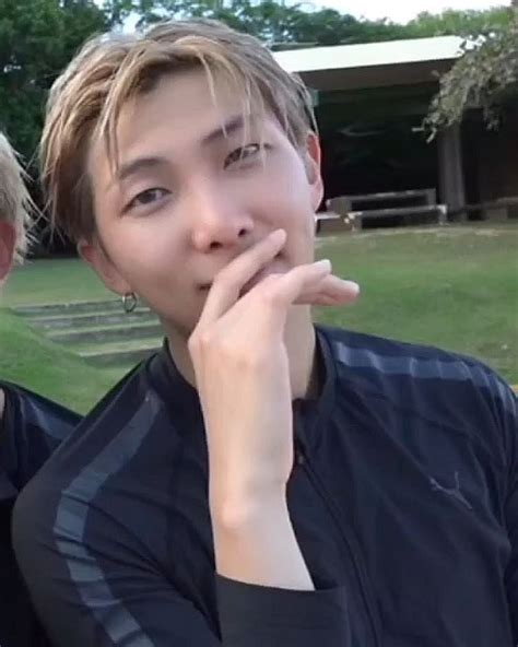 1799 Curtidas 6 Comentários Kim Namjoon Rapmonster Namjoonibts