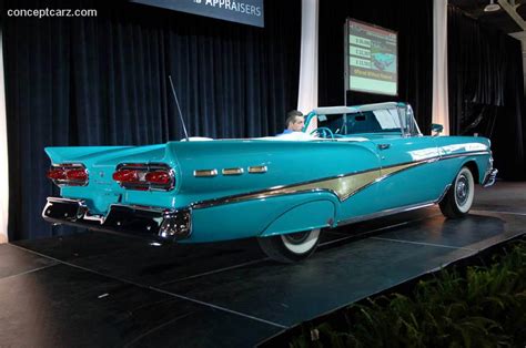 1958 Ford Fairlane 500 Skyliner