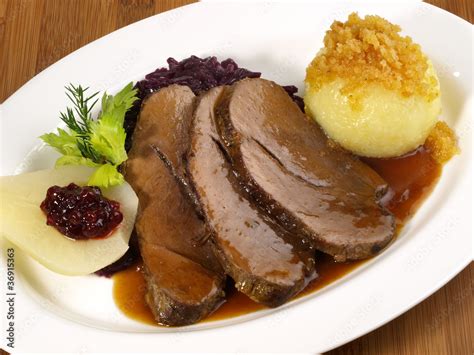 Wildschweinbraten Schweinebraten mit Knödel Stock Foto Adobe Stock