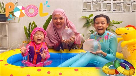 Asik Berenang Dan Bermain Pecah Ballon Dikolam Renang Karet Youtube