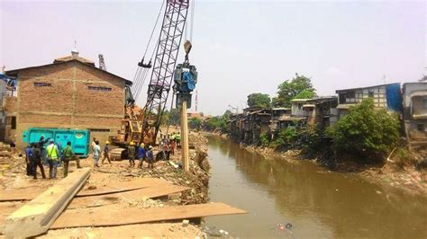 Breaking News Pemasangan Tiang Pancang Di Kampung Pulo Dimulai Warta