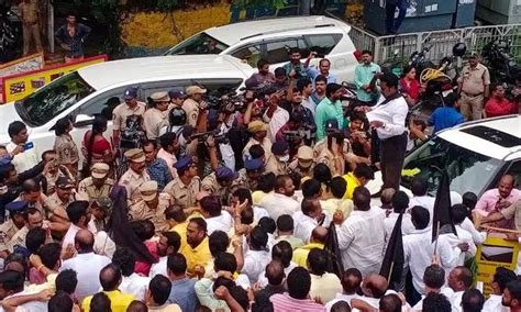 Visakhapatnam Police Arrest Tdp Leaders For Staging Protest