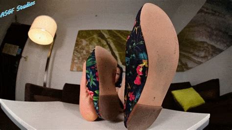 Miss Jasmine BIG FLATS And BARE SOLES MOV Amateur Soles Giantess