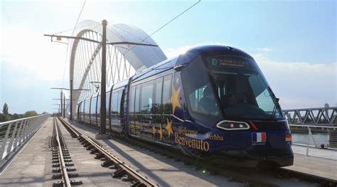 Video Strasbourg Le Tram Vers Kehl Inauguré Voici Le Nom Du Nouveau