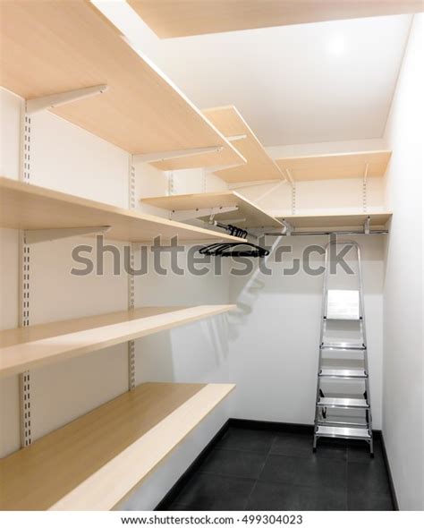 3.699 imagens de Shelf rails Imagens, fotos stock e vetores | Shutterstock