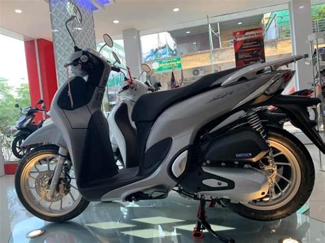 Honda SH Mode 2021 về đại lý đội giá cao kỷ lục hơn 70 triệu đồng