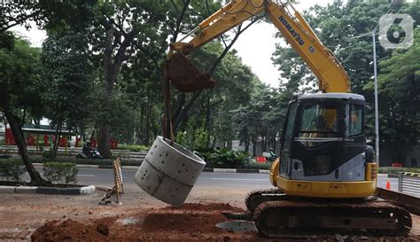 FOTO Pengerjaan Sumur Resapan Di Kebayoran Baru Foto Liputan6