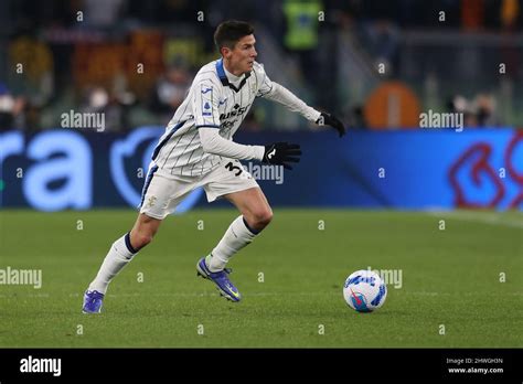 Atalanta S Italian Midfielder Matteo Pessina Controls The Ball During