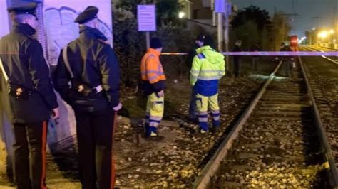 Ravenna Travolto E Ucciso Dal Treno Al Passaggio A Livello Muore 50enne