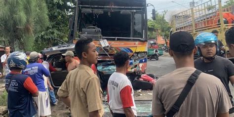 Bus Rela Tabrak Mobil Dan Motor Di Jalan Solo Purwodadi Satu Orang