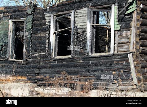 Burnt house hi-res stock photography and images - Alamy