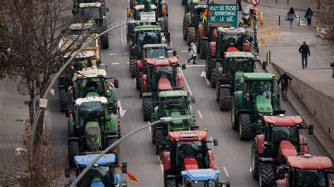 Spanish farmers block highways to protest European Union regulations ...