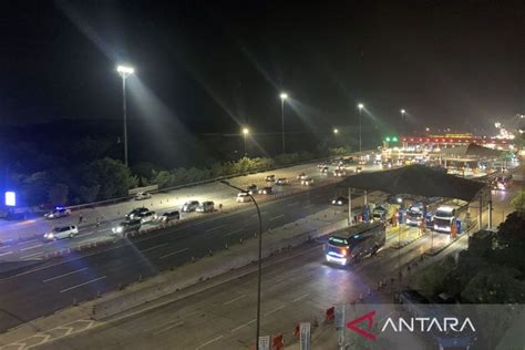 Arus Lalu Lintas Di Gerbang Tol Cikatama Lancar Senin Dinihari ANTARA