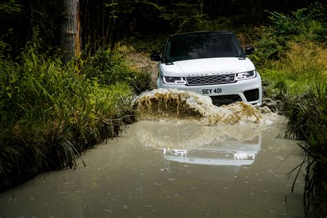 Land Rover launches first plug-in hybrid Range Rover | Electrek