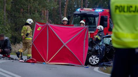 Tragiczny wypadek pod Miliczem Jedna osoba zginęła na miejscu druga