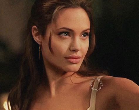 Angelina Jolie Mr And Mrs Smith Angelina Jolie 90s 90s Hairstyles Angelina Joile