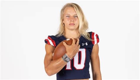 Haley Van Voorhis Became The First Female Non Kicker To Play In An Ncaa