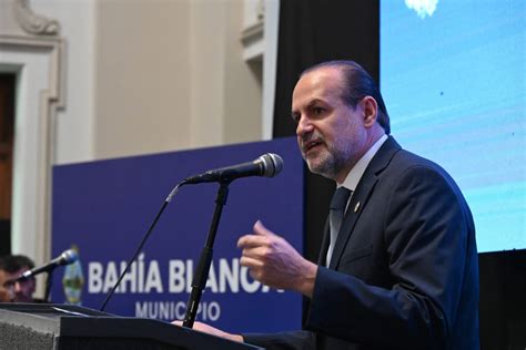 Federico Susbielles asumió como intendente de Bahía Blanca frente a Cano