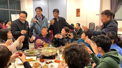 東莒婦女節餐會熱鬧開桌 縣長獻上祝福共度美麗時光 馬祖日報