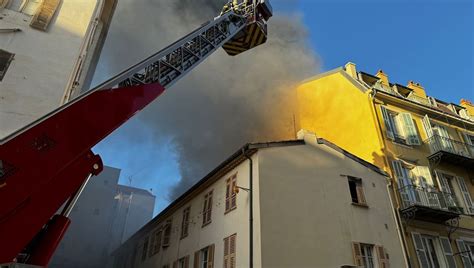 Photos Impressionnant Incendie Derrière Nice Etoile Ce Mardi Le Toit De Limmeuble Seffondre