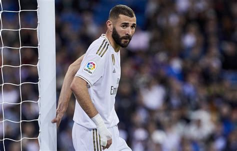 Espagne Karim Benzema Devrait Prolonger Son Contrat Au Real Madrid D