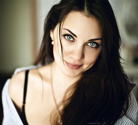 Brunettes Women Close Up Blue Eyes Smiling Faces Lussie Lynch Wallpaper