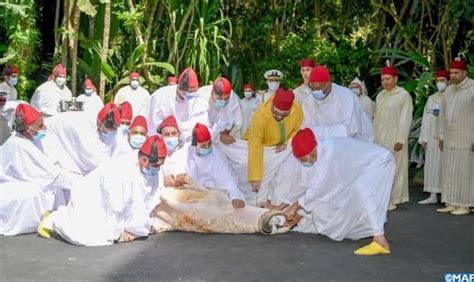 Vidéos SM le Roi Amir Al Mouminine accomplit la prière de l Aïd Al