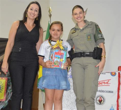 Alunos participantes do PROERD recebem formatura em Humaitá Rádio