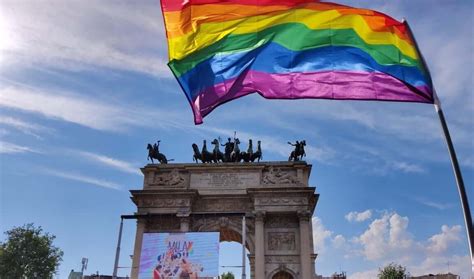Milano Pride Folla Arcobaleno A Sostegno Del DDL Zan FOTO Gay It