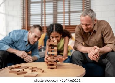 Vieux et jeunes gay résultats mille dimages libres de droits de photos de stock et d