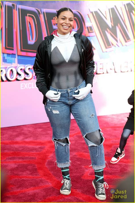 Full Sized Photo Of Hailee Steinfeld Goes Denim For Spider Man Premiere