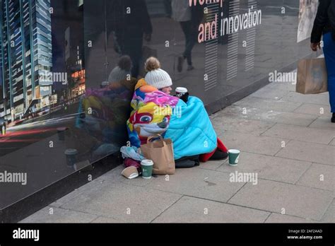 Female Homeless Uk Hi Res Stock Photography And Images Alamy