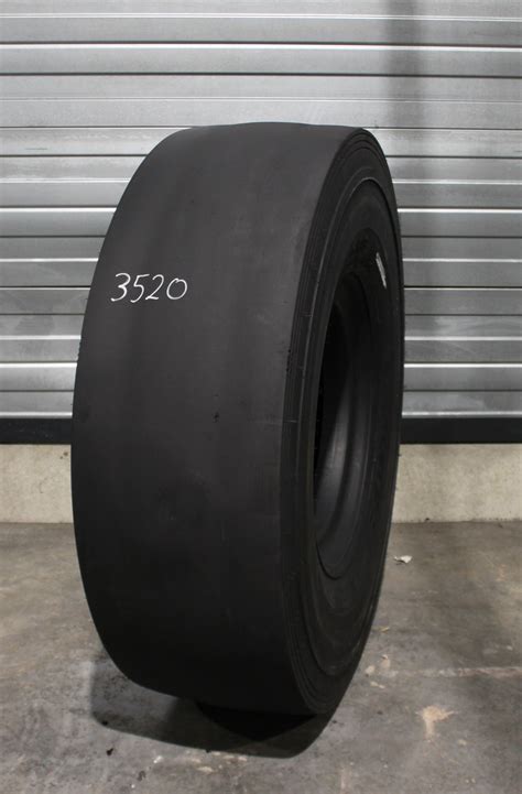 18 00R25 USED MICHELIN X STACKER 2 IND 4 TL 45MM 62 NO REPAIR 3520