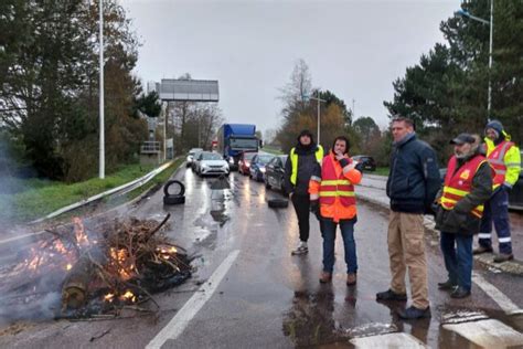 Le blocage du rond point à l entrée de Dieppe est levé