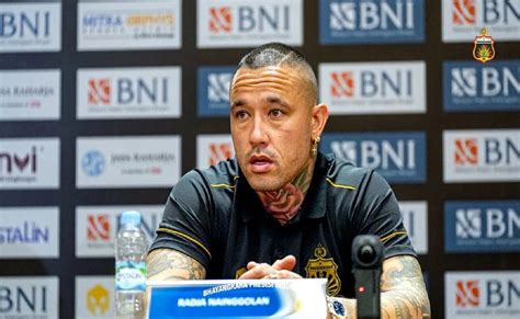 Terungkap Segini Nilai Kontrak Radja Nainggolan Di Bhayangkara FC