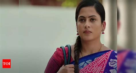 Ethirneechal Ishwari Warns Her Husband Adhi Gunasekaran Times Of India