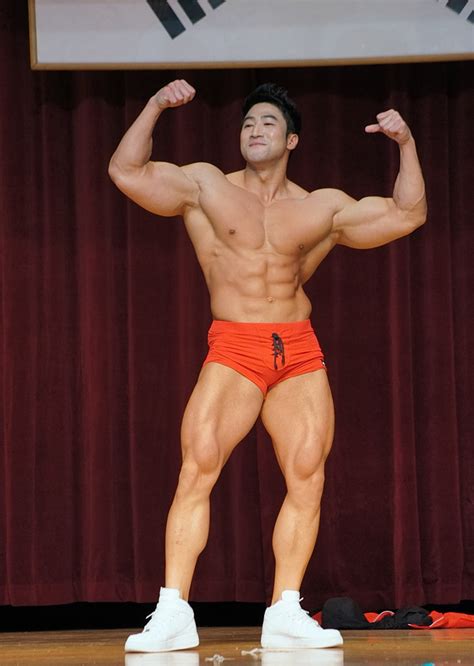 Hwang Chul Soon Korean Bodybuilder And Fitness Model Howtheyplay