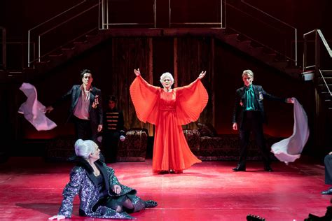 Al Teatro Mercadante In Scena Maria Stuarda Di Friedrich Schiller