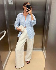 look social camisa azul listrada da Shein e calça branca em 2024