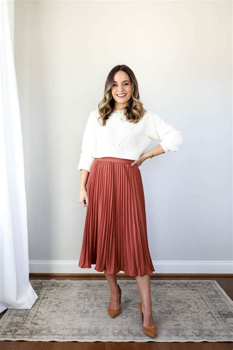 Petite Friendly Ways To Wear A Pleated Skirt Pleated Skirt Outfits